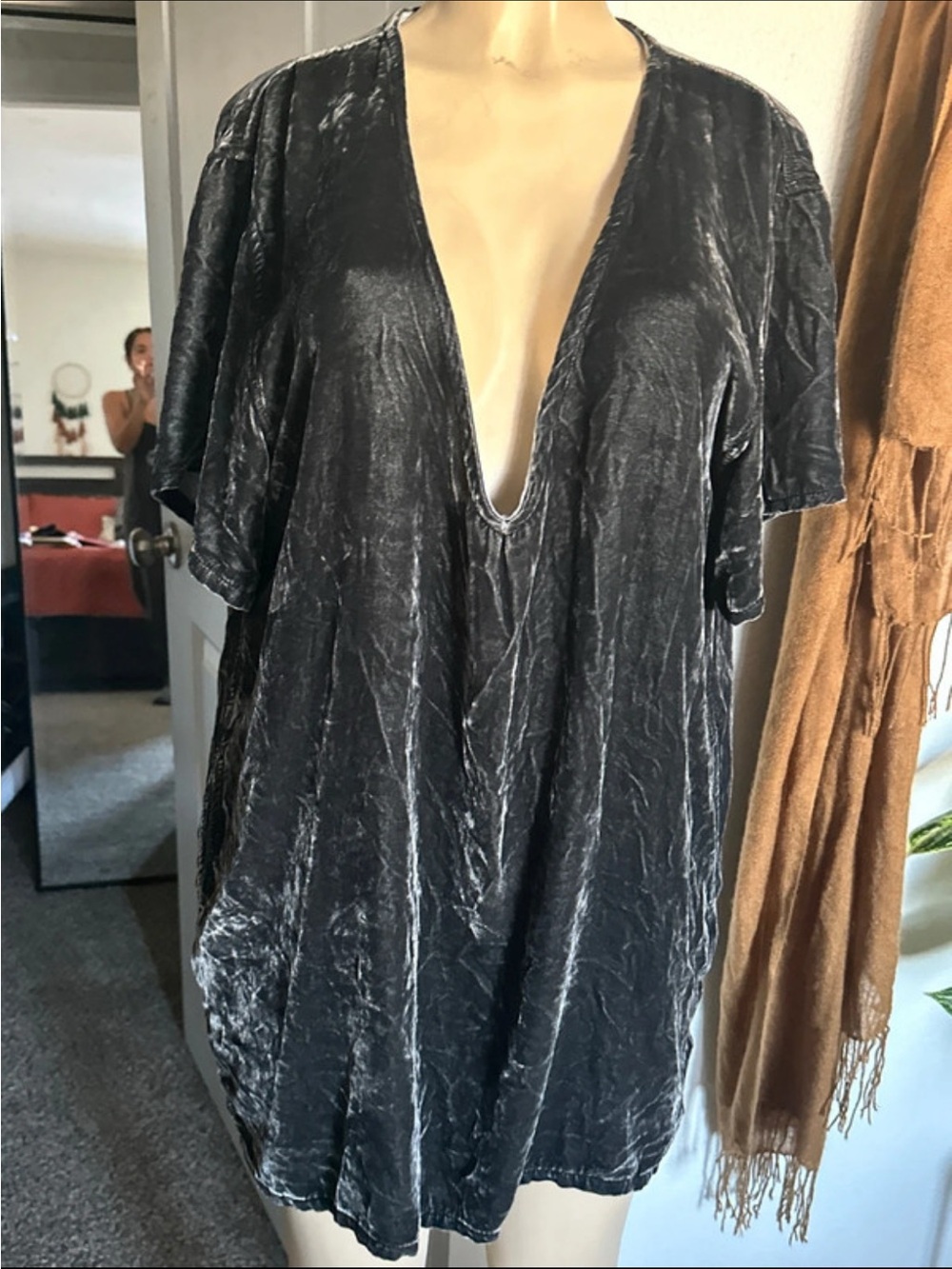 CP Shades Crushed Velvet Deep V Short Sleeve Top - Black